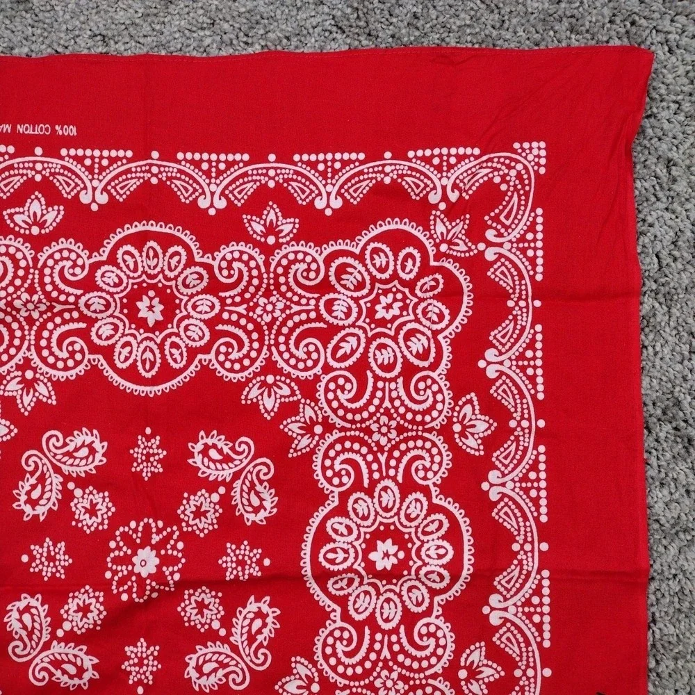 Vintage COMPTON RIDGE Bandana Red PAISLEY Where Campers Come First Branson MO